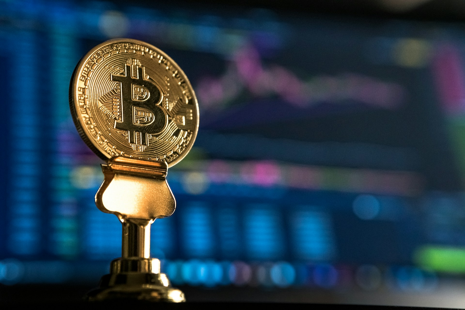 BTC снижается. Криптовалютный рынок продает.