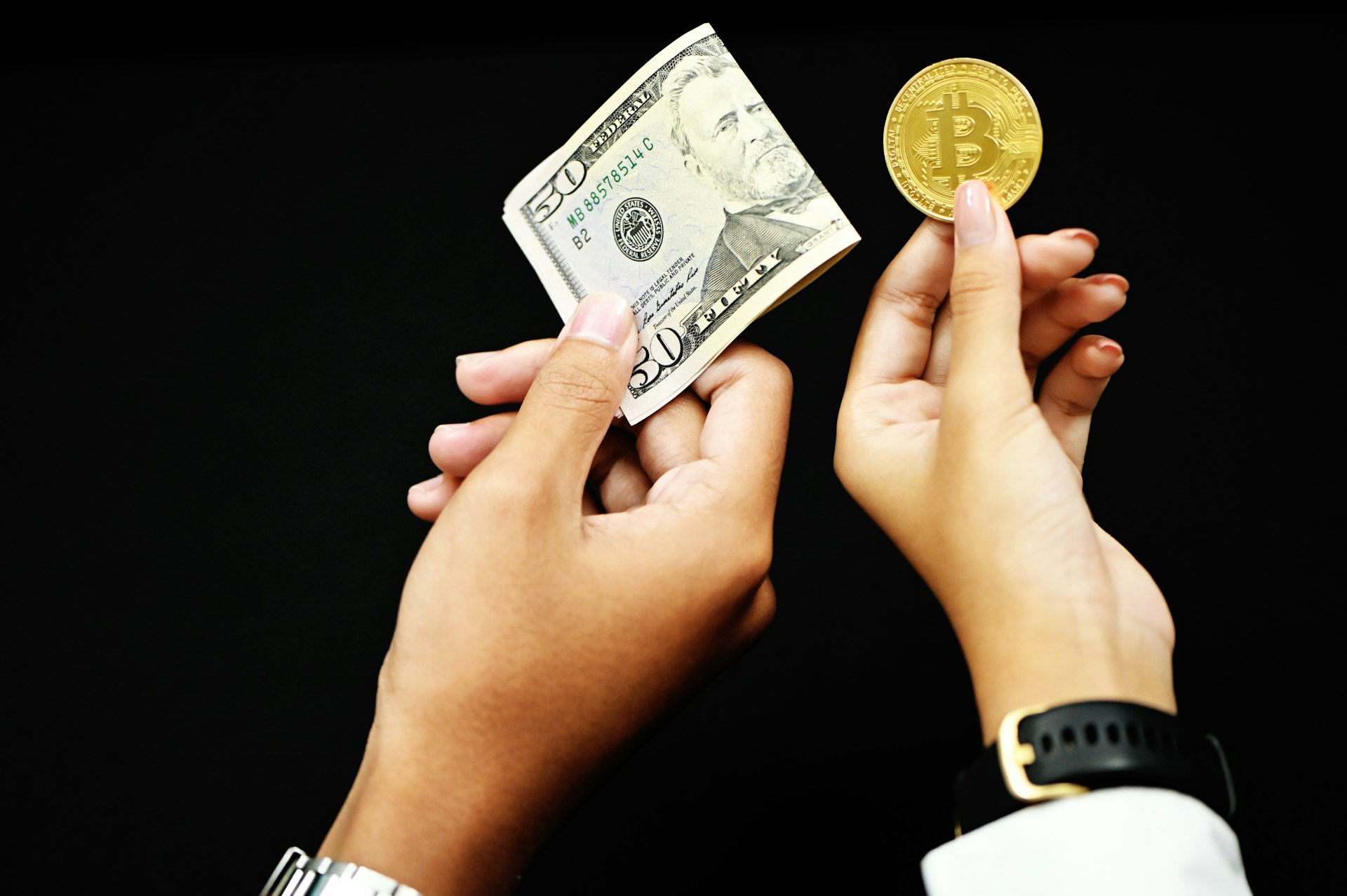 BTC displays caution as the markets are getting ready for US CPI release.